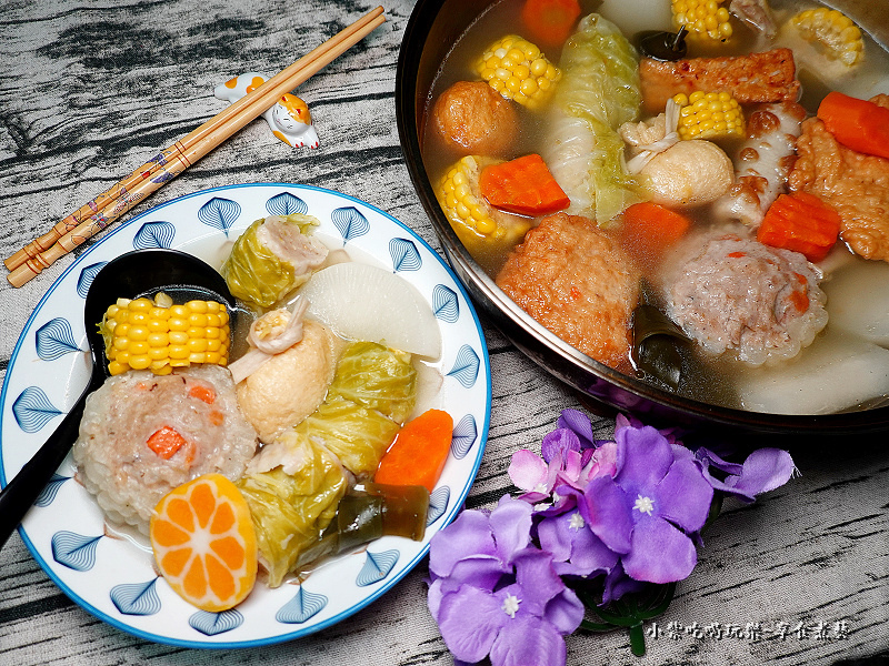 小紫自煮關東煮，鍋中與餐盤盛有高麗菜捲、魚丸和玉米